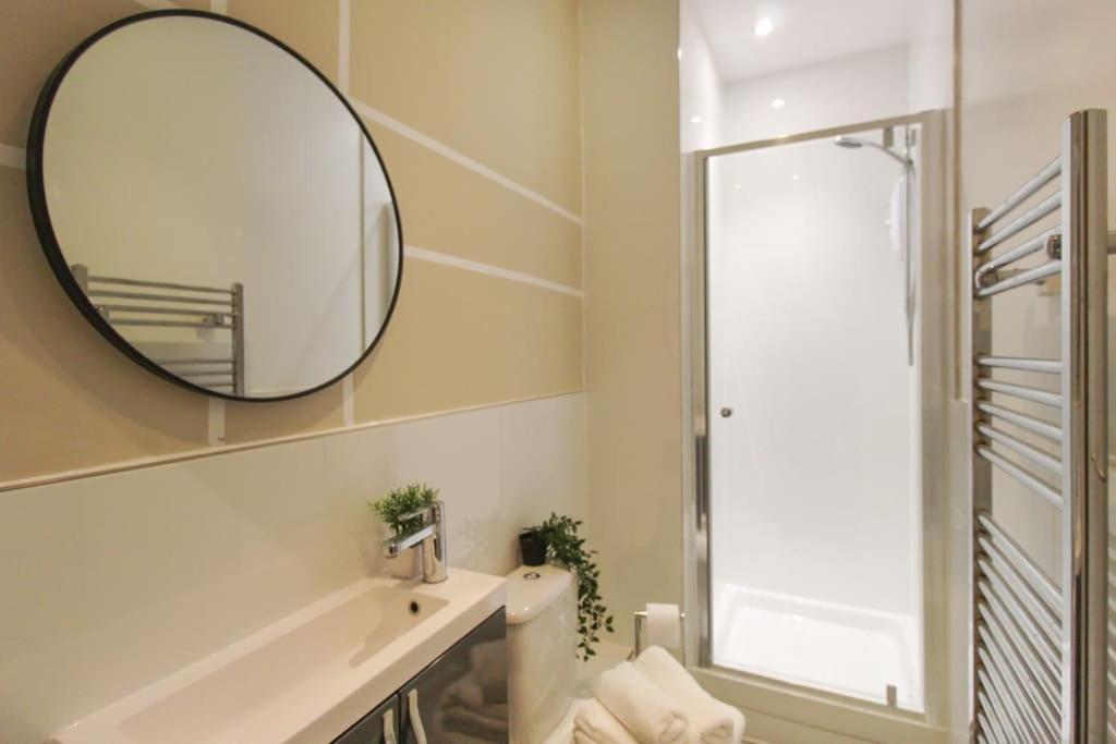Spacious 1 Bed Apartment 1 Minute Walk From Square نوتينغهام المظهر الخارجي الصورة