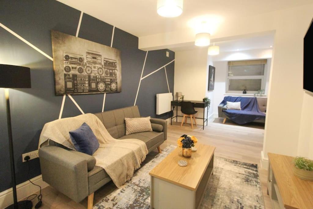 Spacious 1 Bed Apartment 1 Minute Walk From Square نوتينغهام المظهر الخارجي الصورة