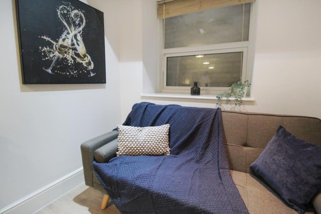 Spacious 1 Bed Apartment 1 Minute Walk From Square نوتينغهام المظهر الخارجي الصورة