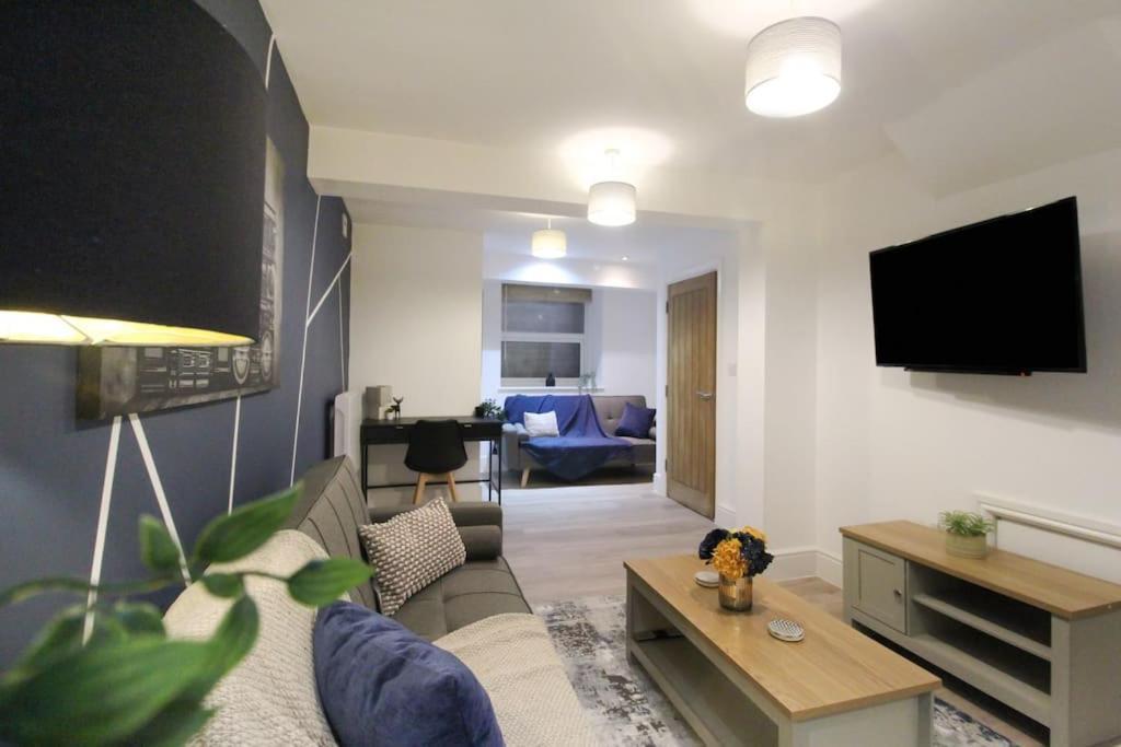 Spacious 1 Bed Apartment 1 Minute Walk From Square نوتينغهام المظهر الخارجي الصورة
