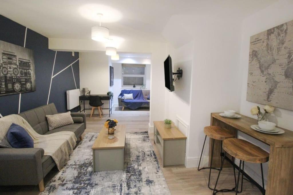 Spacious 1 Bed Apartment 1 Minute Walk From Square نوتينغهام المظهر الخارجي الصورة