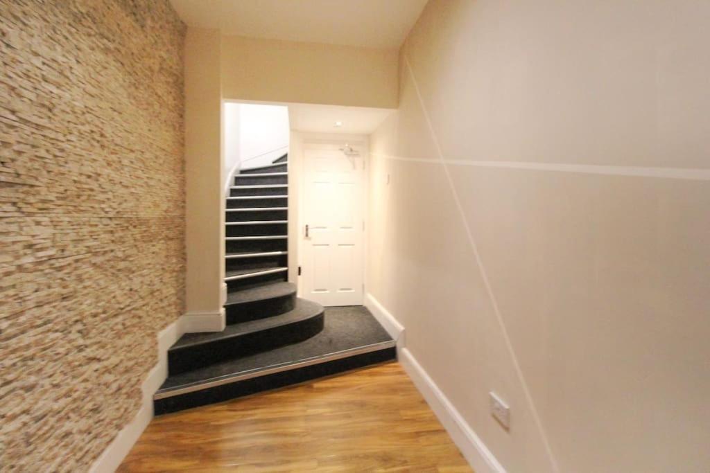 Spacious 1 Bed Apartment 1 Minute Walk From Square نوتينغهام المظهر الخارجي الصورة