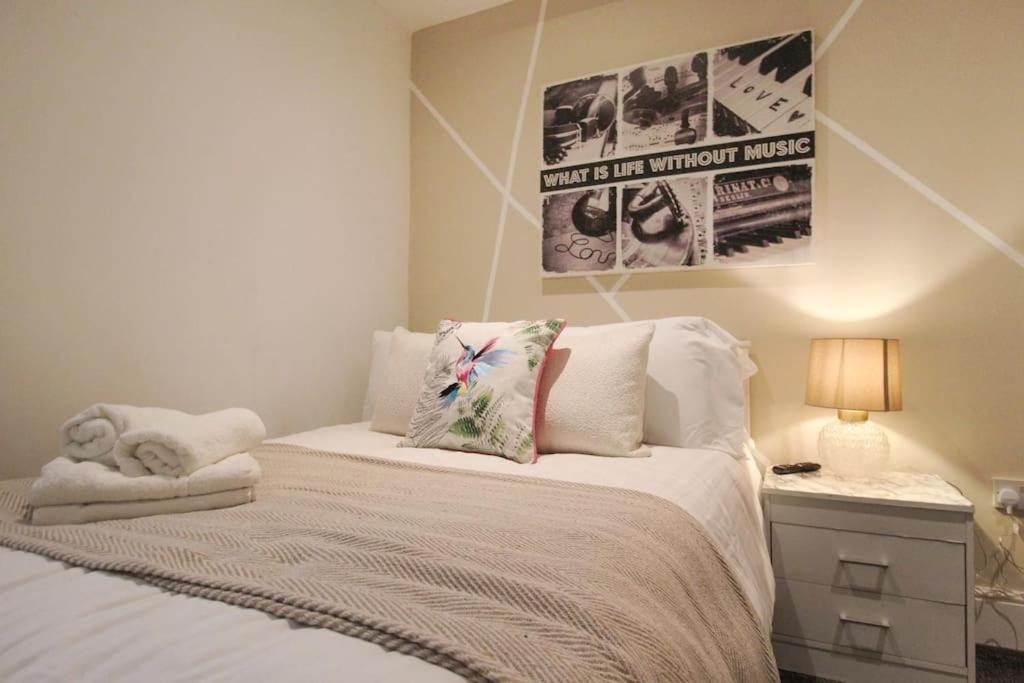 Spacious 1 Bed Apartment 1 Minute Walk From Square نوتينغهام المظهر الخارجي الصورة