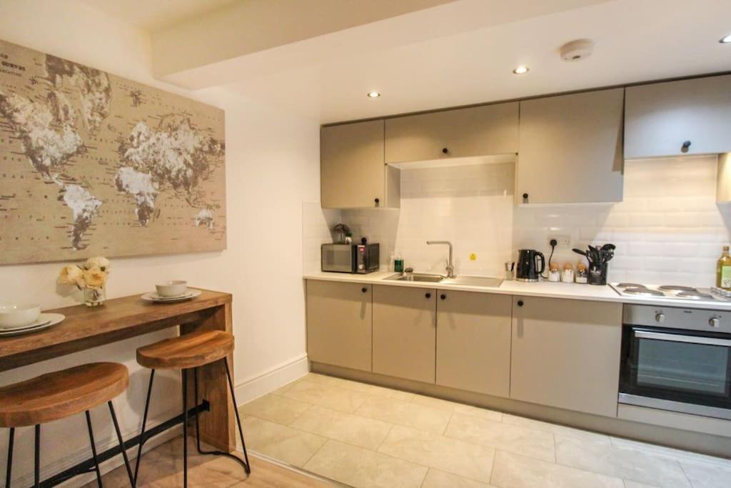 Spacious 1 Bed Apartment 1 Minute Walk From Square نوتينغهام المظهر الخارجي الصورة
