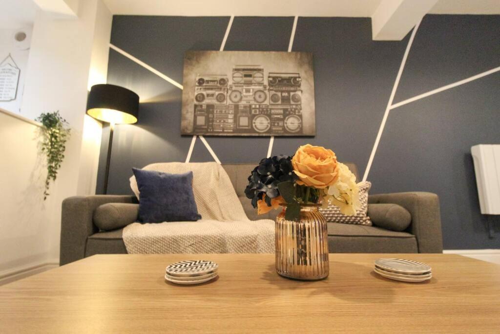 Spacious 1 Bed Apartment 1 Minute Walk From Square نوتينغهام المظهر الخارجي الصورة
