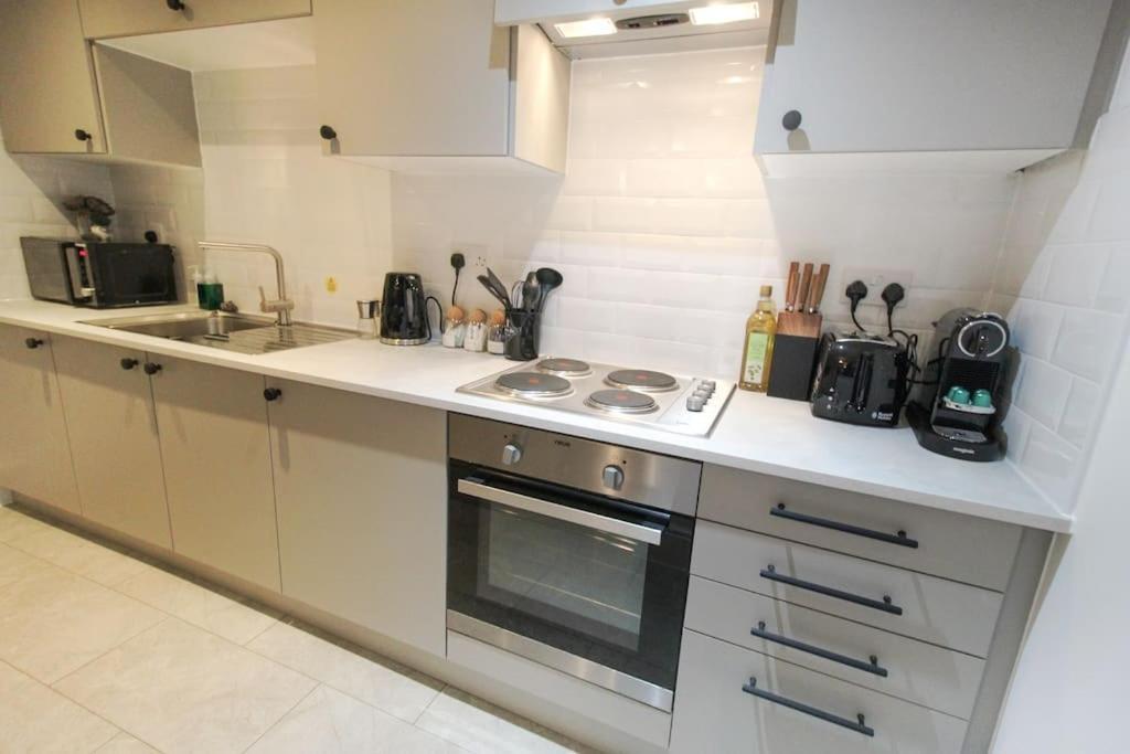 Spacious 1 Bed Apartment 1 Minute Walk From Square نوتينغهام المظهر الخارجي الصورة